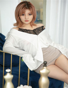 弱比少男闯女校
